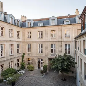 Mije Marais , Paris France